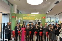 “Monoprix Beaugrenelle越南产品展览会”剪彩仪式。图自越通社