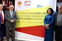 越南驻希腊大使范氏秋香和各位代表参加开幕式。图自越通社