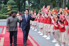 越南国家主席梁强举行仪式欢迎斯里兰卡总统迪萨纳亚克访越