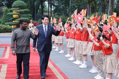 越南国家主席梁强举行仪式欢迎斯里兰卡总统迪萨纳亚克访越