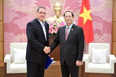 越南国会副主席陈光方会见委内瑞拉统一社会主义党副主席赫苏斯·赫尔曼·法里亚·托尔托萨。图自daibieunhandan.vn