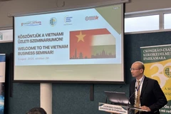 越南驻匈牙利大使裴黎泰致开幕词。图自越通社