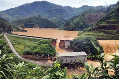 谅山省初步查明北溪水电站大坝决口原因 民众被转移到安全地带