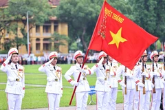 纪念胡志明主席诞辰135周年特别升旗仪式在巴亭广场举行