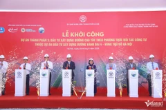 河内市人民委员会与相关企业联合举行环城四号首都圈高速公路项目第3子项目的开工仪式。图自Vietnamnet.vn