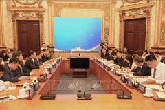 9月26日，胡志明市人民委员会副主席裴春强会见了由中国广东省广州市副市长赖志鸿率领的广州市工作代表团。图自越通社