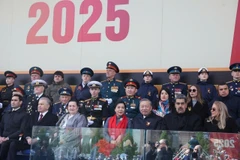 越共中央总书记苏林与夫人出席纪念苏联伟大卫国战争胜利80周年庆典。图自越通社