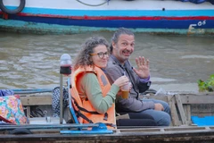 丐冷水上集市贸易繁忙 带有浓郁的地方文化特色