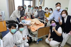 被诊断患有急性B淋巴细胞白血病的一名12岁女孩,近日由胡志明市输血—血液学医院的医生首次成功采用CAR-T免疫细胞疗法进行治疗。图自胡志明市输血及血液学医院