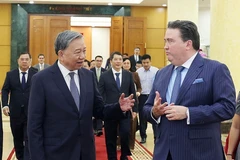 越共中央总书记苏林会见美国驻越大使马克·纳珀。图自越通社