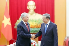 越共中央总书记苏林会见俄罗斯国家杜马主席维亚切斯拉夫·沃洛金。图自越通社