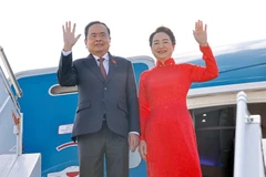 国会主席陈青敏和夫人离开日内瓦回国。图自越通社