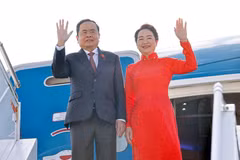 国会主席陈青敏和夫人离开日内瓦回国。图自越通社
