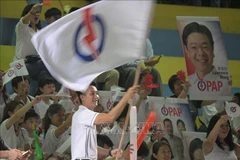 人民行动党 (PAP) 支持者等待大选结果。图自新华社
