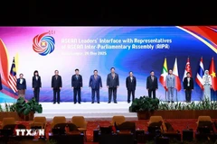 东盟议会联盟成员代表合影。图自越通社