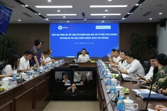 越南北部电力总公司总经理阮德善主持会议。图自https://npc.com.vn/.jpg