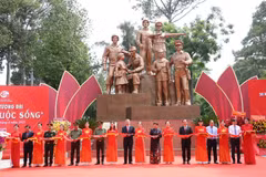 越共中央总书记苏林出席胡志明市人民公安雕塑群落成仪式。图自cand.com.vn