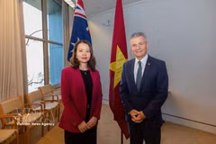 越南外交部副部长阮明姮和澳大利亚外交贸易部部长马特·西斯尔思韦特。图自越通社