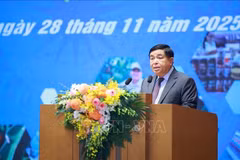 越南政府副总理阮志勇在论坛上发表讲话。图自越通社。
