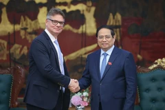 南政府总理范明政会见了美国惠普集团（HP）负责数字化转型与供应链事务全球高级副总裁安托万·科林（Antoine Colin）。图自越通社