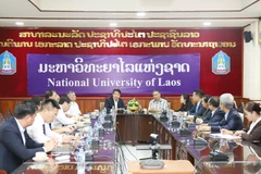 河内金融银行大学（FBU）代表团与老挝国立大学代表团举行合作会谈。图自越通社