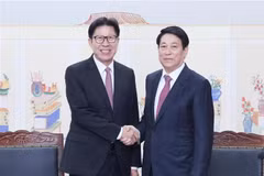 越南国家主席梁强会见韩国釜山市长朴亨埈。图自越通社