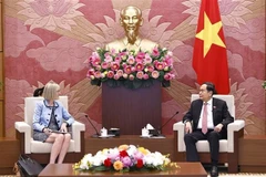 越南国会主席陈青敏会见澳大利亚驻越南大使吉莉安·伯德。图自越通社