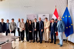 越南国家网络安全协会（NCA）代表团与越南公安部代表与奥地利国家技术研究院（AIT）就促进双方在网络安全、数据和人工智能（AI）领域的合作召开工作会议。图自越通社