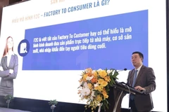 出席题为 “通过数字化转型与全球市场对接提升越南企业竞争力”的研讨会的代表发表讲话。图自越通社