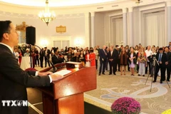 越南驻加拿大大使范荣光在越南国庆79周年纪念典礼上发表讲话。图自越通社