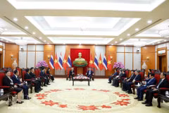 越共中央总书记、国家主席苏林会见泰国国会主席