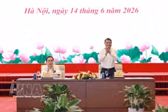 越南政府总理和国会主席与各家媒体负责人会面。图自越通社