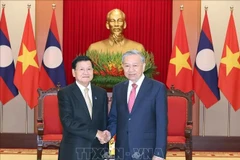 越共中央总书记苏林会见老挝总书记、国家主席通伦·西苏里。图自越通社
