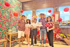 游客体验河内升龙歌剧院酒店的促销活动。图自hanoimoi.com.vn