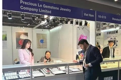 越南珠宝展位。图自越通社