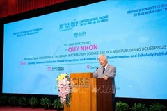 越南科学相约协会主席陈青云发表讲话。