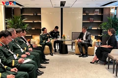 越南国防部部长潘文江大将与“国际战略研究所”(IISS)总干事兼首席执行官巴斯蒂安·吉格里奇(Bastian Giegerich)博士进行双边会晤。图自越南之声
