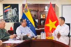 越南驻委内瑞拉大使武中美同特鲁希略州州长杰拉尔多·马克斯（Gerardo Márquez）座谈。图自越通社