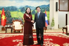 越南国家副主席武氏映春礼节性拜会老挝人民革命党中央总书记、国家主席通伦·西苏里。图自越通社