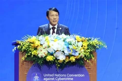 越共中央政治局委员、公安部部长梁三光大将发表讲话。图自越通社