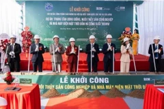 广宁省首座太阳能发电厂开工仪式。图自vnexpress.net