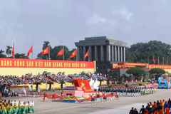 纪念八月革命胜利暨越南社会主义共和国国庆80周年庆典的海外越南人方阵。图自越通社