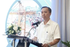 胡志明市发展研究院融入国际中心副主任黄明宇发表讲话。图自越通社