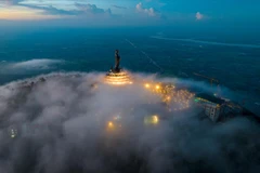 南部屋脊在云雾中若隐若现。太阳集团供图