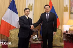 越南驻法国大使郑德海和老挝驻法国大使卡拉蒙昆·苏发努冯。图自越通社
