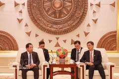 河内市委书记陈德胜会见中国广西壮族自治区党委书记陈刚。图自越通社