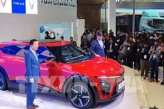 高端电动SUV车型VF 7亮相仪式。图自越通社