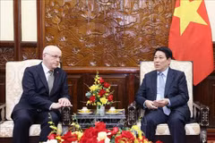 越南国家主席梁强接受芬兰驻越大使凯约·诺尔万托辞行拜会。图自越通社