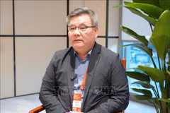 北京外国语大学区域与全球治理高等研究院教授崔洪建在接受越通社驻中国记者采访。图自越通社