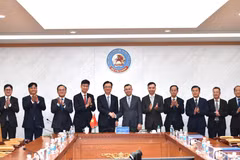 双方代表合影。图自越南财政部